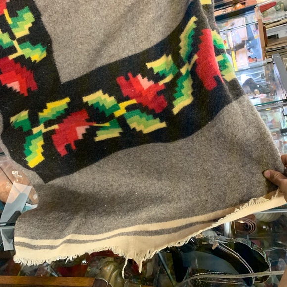 Vintage hand woven Mexican Blanket - Picture 4 of 7